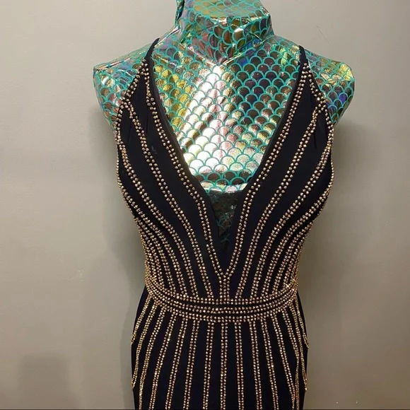 Stunning Art Deco Formal Gown - Picture 2 of 9